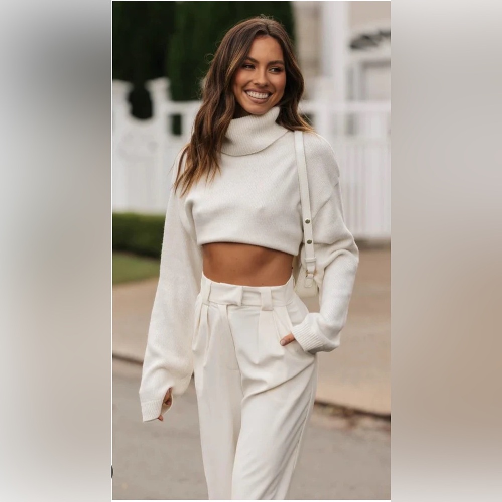 Aritzia Wilfred Cream Cropped Turtleneck Sweater